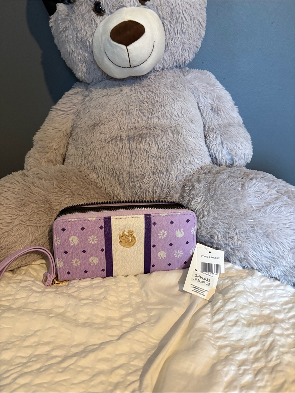 Gloria Vanderbilt Lilac and Cream Zip Wristlet Wallet with Gold Logo